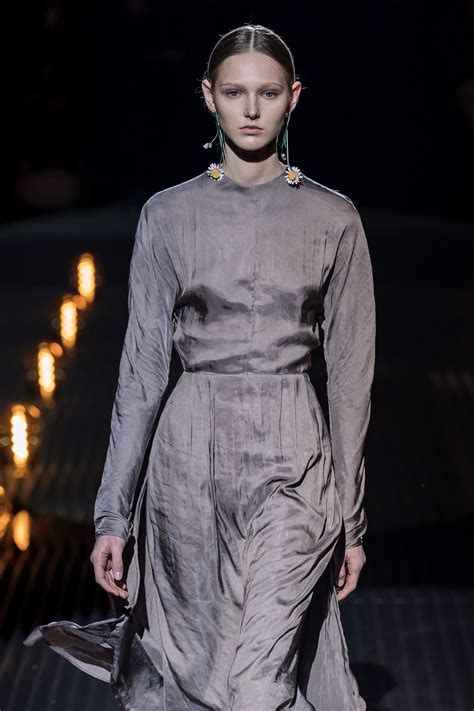 prada sfilata autunno inverno 2019